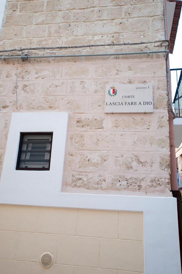 Just Here Apartments - Lascia Fare A Dio Bari Buitenkant foto